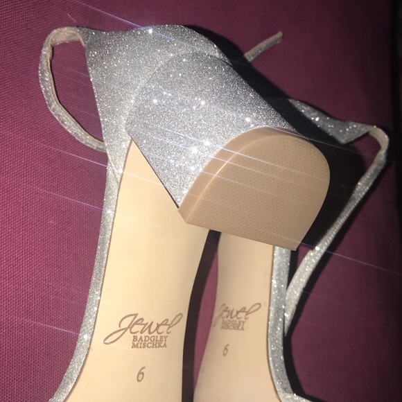 New Jewel by Badgley Mischka Giona Block Heels - Picture 9 of 16